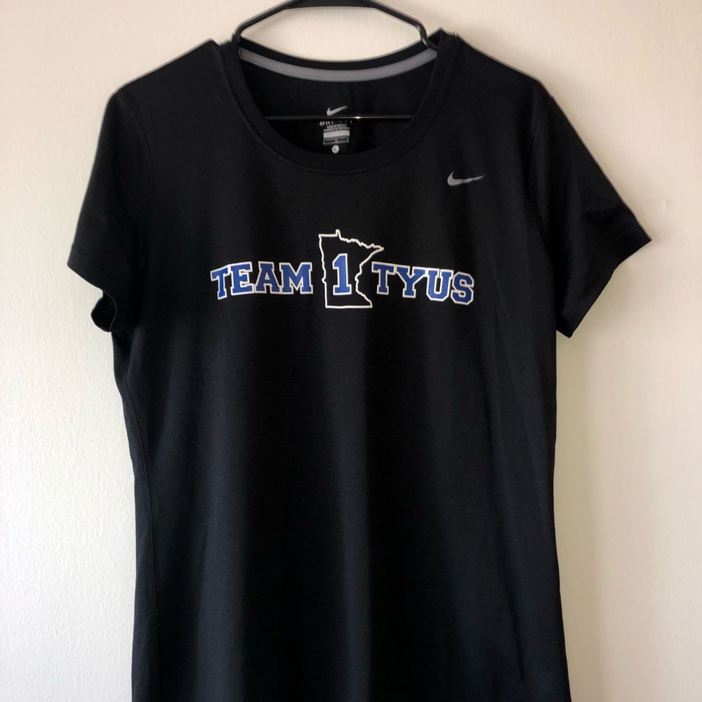 Nike Team Tyus Minnesota Women’s Large T-shirt